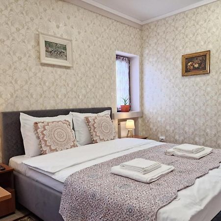 Laroka House Arty And Cosy Studio Universitate Center Bucarest Esterno foto