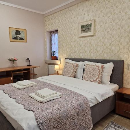 Laroka House Arty And Cosy Studio Universitate Center Bucarest Esterno foto