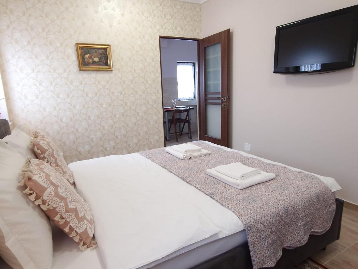 Laroka House Arty And Cosy Studio Universitate Center Bucarest Esterno foto