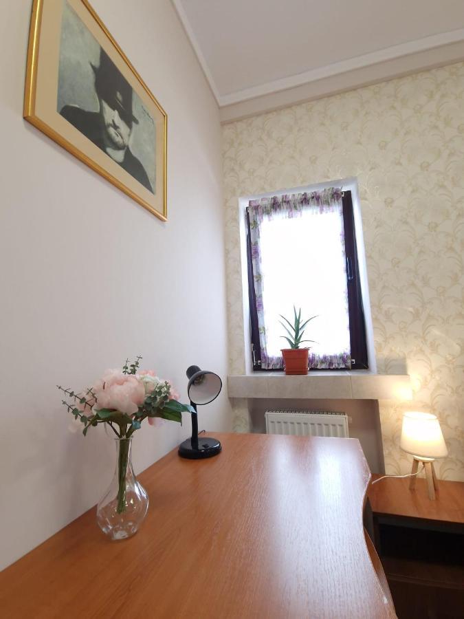 Laroka House Arty And Cosy Studio Universitate Center Bucarest Esterno foto