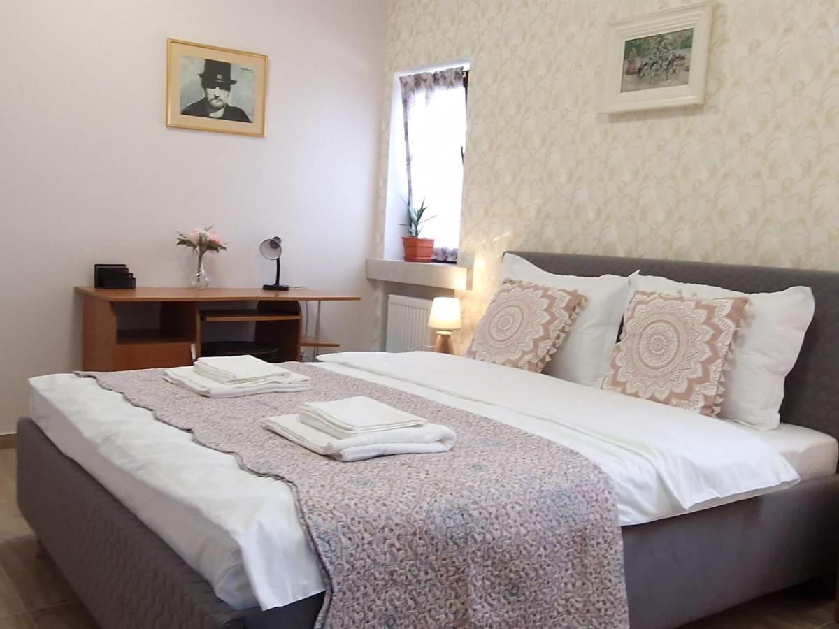 Laroka House Arty And Cosy Studio Universitate Center Bucarest Esterno foto