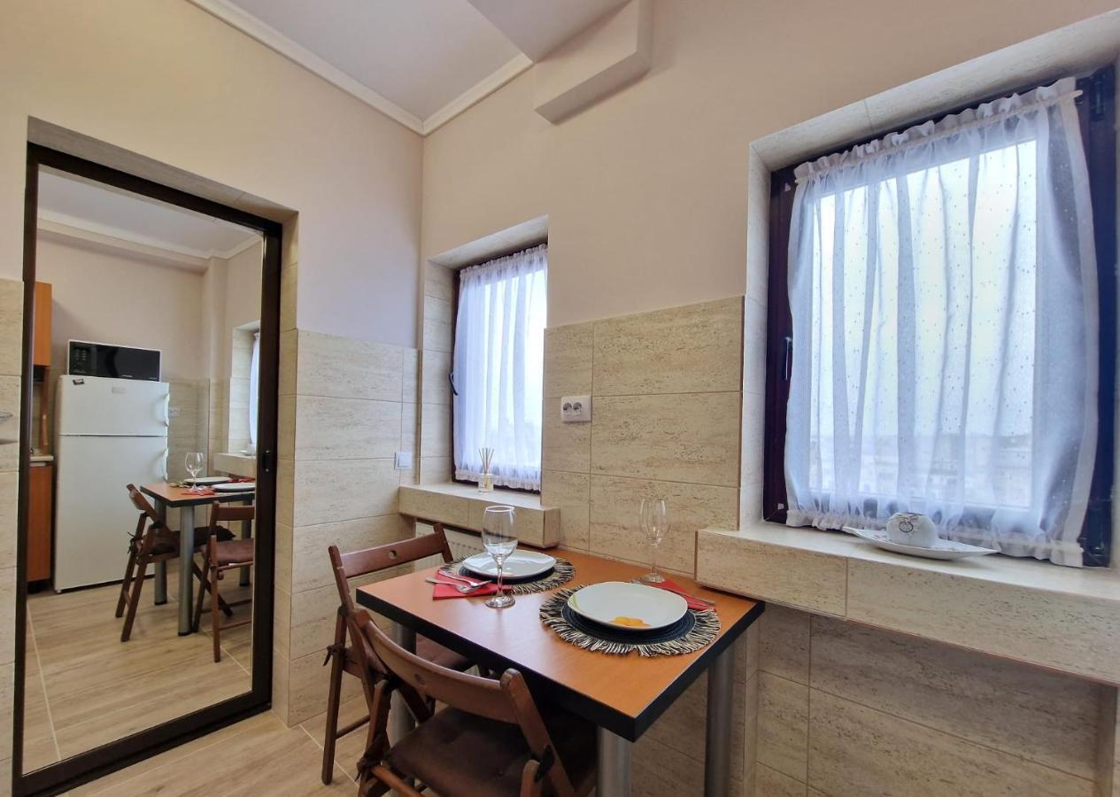 Laroka House Arty And Cosy Studio Universitate Center Bucarest Esterno foto